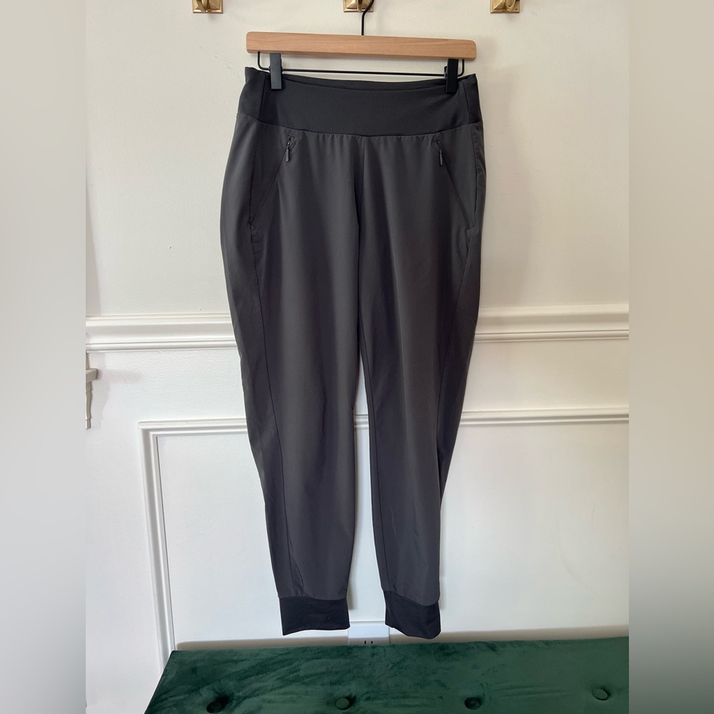 Athleta joggers gray size 4
